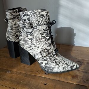Stylish Faux Snakeskin Lace-Up Ankle Boots